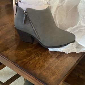 NEW! Carlee Side Zip Heeled Bootie